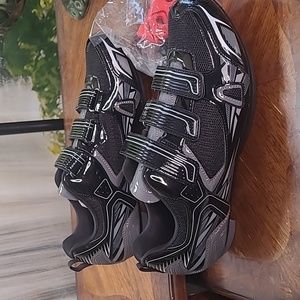 New! Patavinity Black Cycling athletic shoes Mens 11 with locking cleats